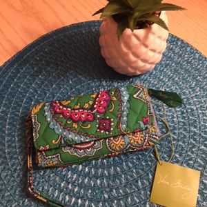 NWT Vera Bradley Paisley Smartphone Wristlet IPh 6